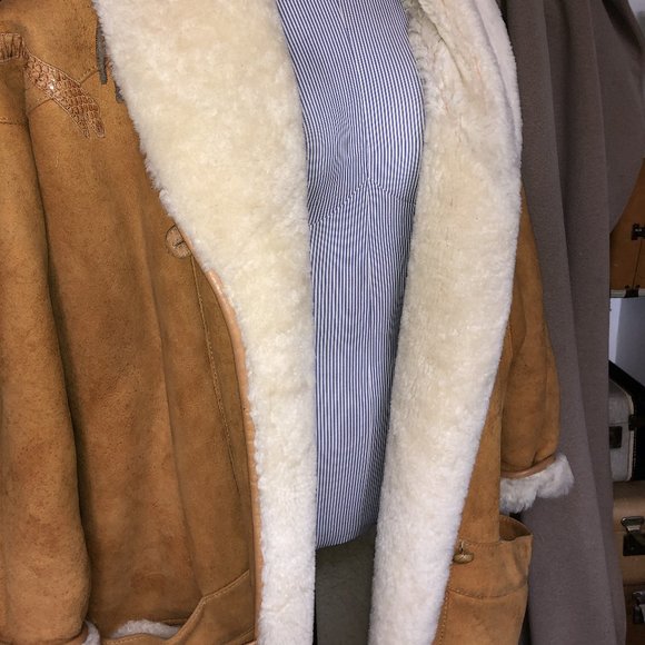 Incredible Vintage Shearling Embroidered Coat/mitt - Picture 7 of 15